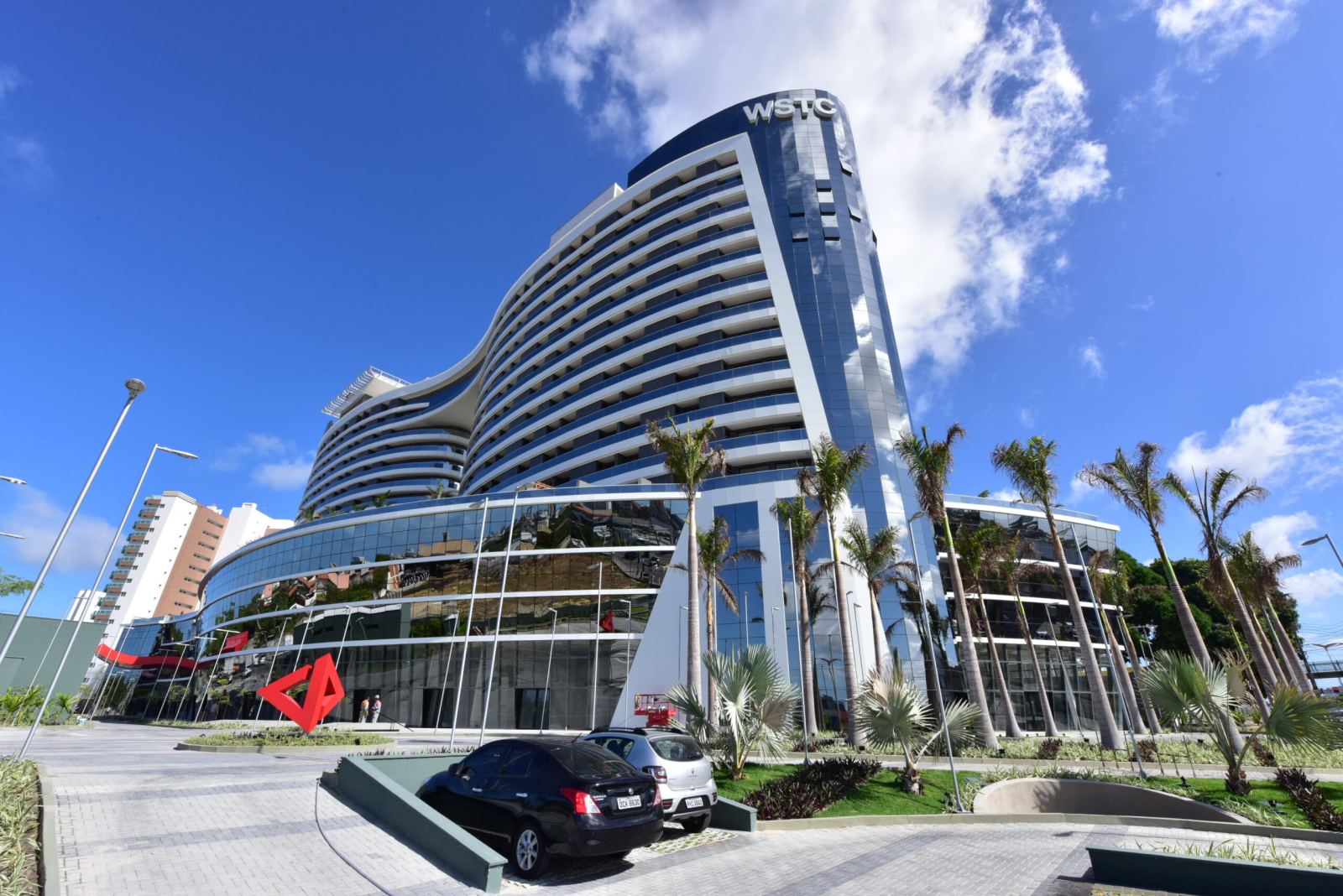 Fachada do WSTC — Washington Soares Trade Center, em Fortaleza/CE, onde fica a sede da Fiducia Energia Verde